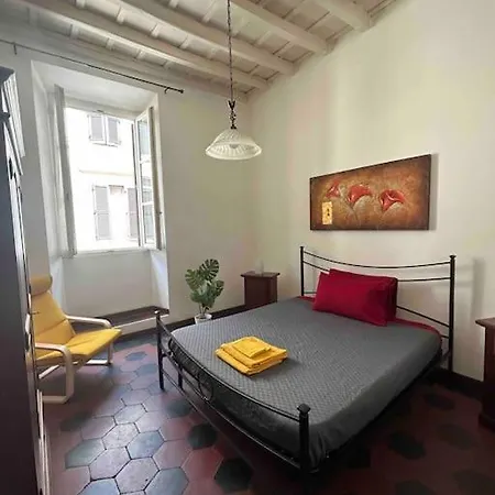 Historic Via Dei Coronari, Piazza Navona Daire Roma